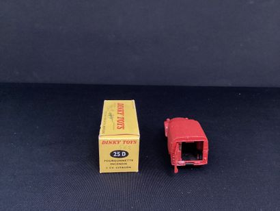 DINKY TOYS :
Fourgonnette incendie, 2 CV...
