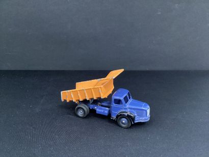 DINKY TOYS :
Berliet, Benne Marrel, orange...