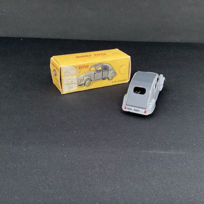 DINKY TOYS :
Citroën 2CV, 1961, grise.
Avec...