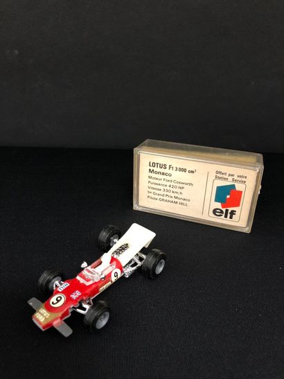 Red and cream Lotus Ford, n°9.
Driver Graham...