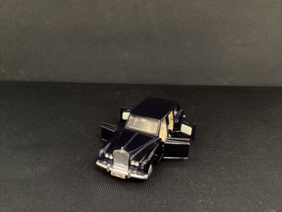 DINKY TOYS : 
Rolls-Royce, phantom V noire.
Avec...