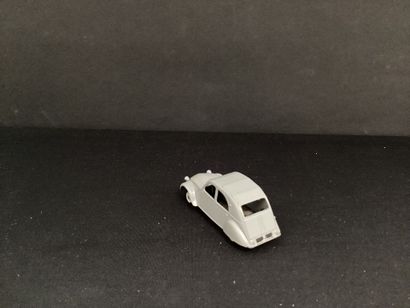 DINKY JUNIOR :
Citroën 2CV, grey. 
No windows.
No...