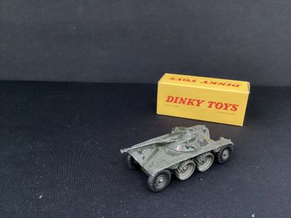 DINKY TOYS :
Militaire, Panhard E.B.R
Canon...