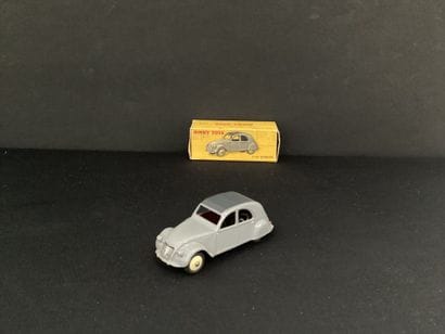 DINKY TOYS :
Citroën 2CV, 1961, grise.
Avec...