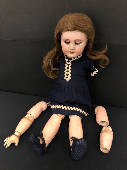 POUPEE DEP : 
Tête en biscuit jumeau, bouche...