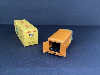 DINKY TOYS :
Camion Simca Cargo, vert et...