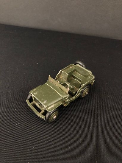 DINKY TOYS :
Jeep Willys.
Missing the figure,...