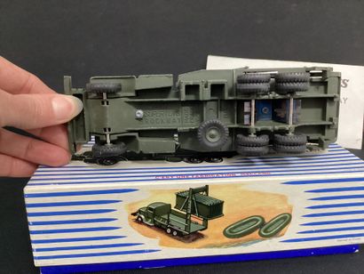 DINKY SUPERTOYS : 
Camion militaire 