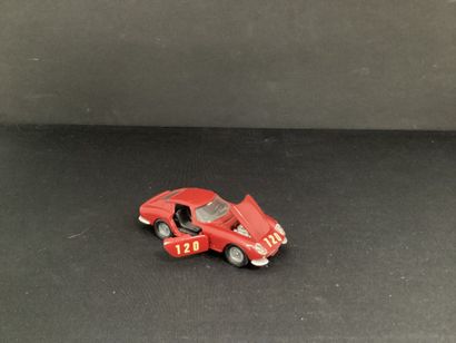 DINKY TOYS :
Ferrari 275 GTB, bordeaux.
Édition...