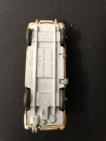 CORGI TOYS :
Aston Martin D.B.5
James Bond...