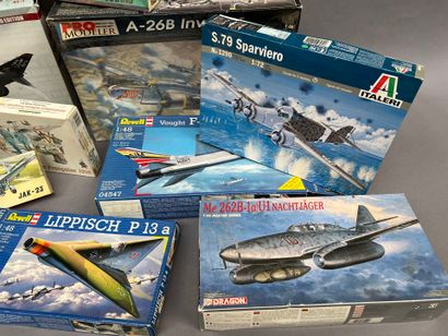 LOT de maquettes d'avion à construire.
État...