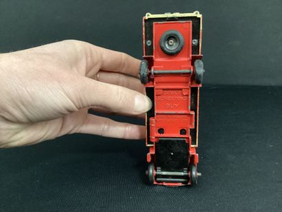DINKY TOYS :
Camion Guy VIXEN, Van Spratt's,...