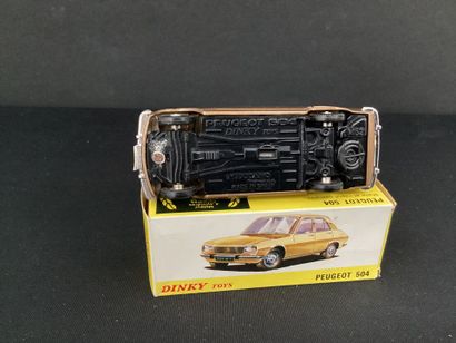 DINKY TOYS : 
Peugeot 504 en métal couleur...