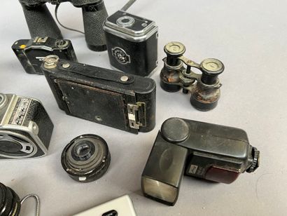 LOT of cameras, binoculars and lenses.
All...