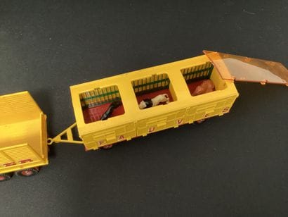 SUPERDINKY :
Camion GMC cirque PINDER avec...