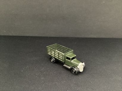 DINKY TOYS :
Camion maraicher plateforme,...