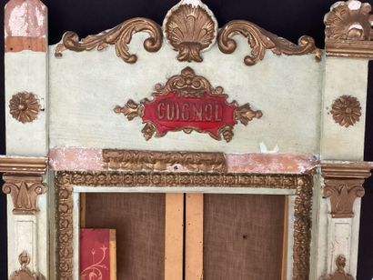 PETIT THEATRE de guignol en bois sculpté...