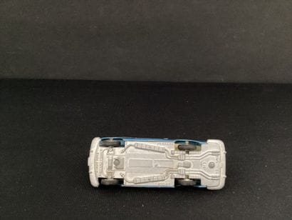 DINKY TOYS :
Ferrari 250 GT, bleue.
Coffre...