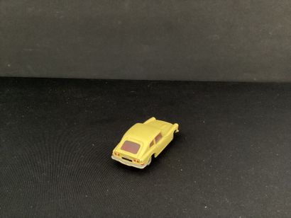 DINKY TOYS :
Honda S 800, yellow with red...