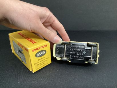 DINKY TOYS :
Citroën 1200K, jaune. Publicité...
