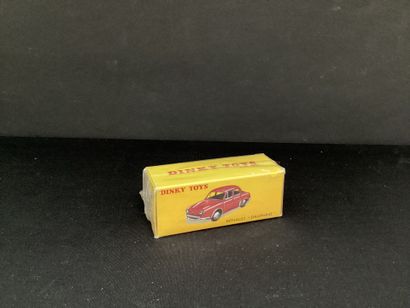 DINKY TOYS : 
Renault 