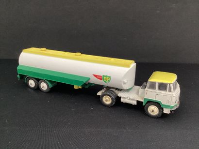 DINKY SUPERTOYS :
Camion 