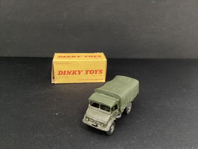 DINKY TOYS :
Camionnette militaire, Mercedes...