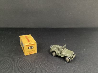 DINKY TOYS :
Jeep Hotchkiss-Willys.
Dans...