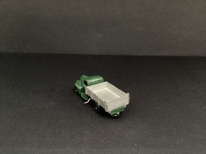 DINKY TOYS:
Studebaker, tipper, green cab...