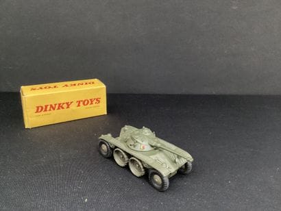 DINKY TOYS :
Militaire, Panhard E.B.R.
Dans...