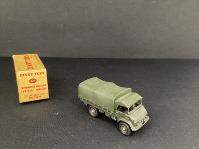 DINKY TOYS :
Camionnette militaire, Mercedes...