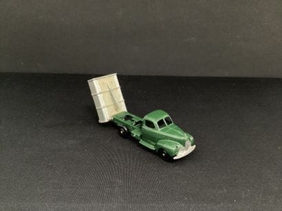 DINKY TOYS:
Studebaker, tipper, green cab...