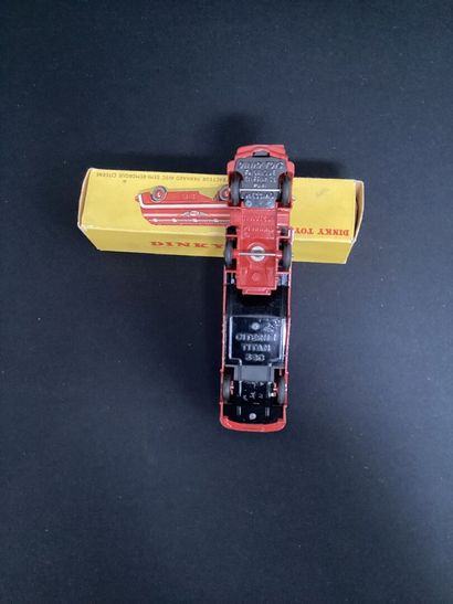 DINKY TOYS :
Panhard tractor with tank trailer.
Esso...