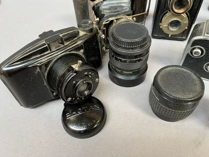 LOT of cameras, binoculars and lenses.
All...