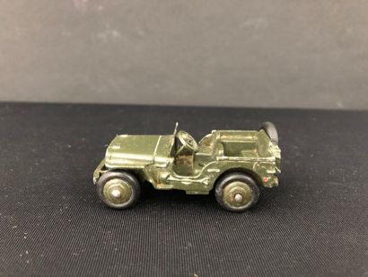 DINKY TOYS :
Jeep Willys.
Missing the figure,...