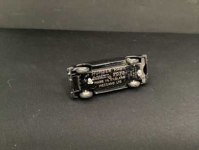 DINKY TOYS :
Humber Hawk, police, noire.
Un...