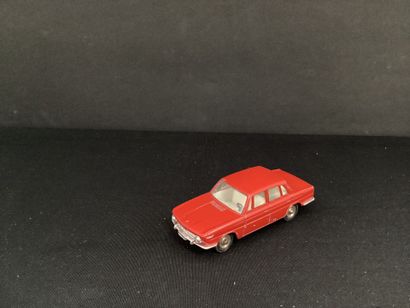 DINKY TOYS :
BMW 1500 luxe, red
Swivel axle,...