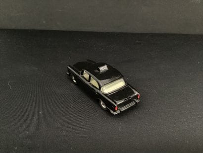 DINKY TOYS :
Humber Hawk, police, noire.
Un...