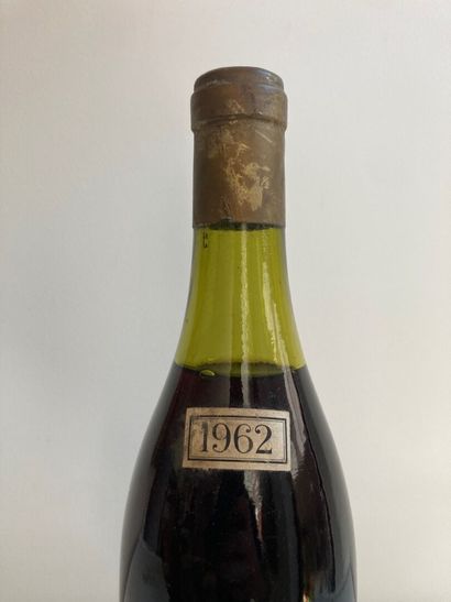 1 Bouteille Charmes-Chambertin, 1962. 
Niveau...