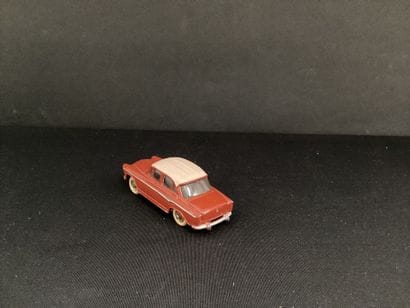 DINKY TOYS :
Simca Aronde P60, burgundy with...