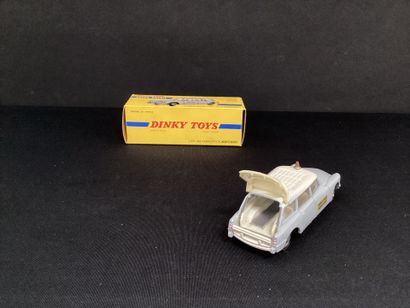 DINKY TOYS :
Ambulance Citroën ID 19 station...