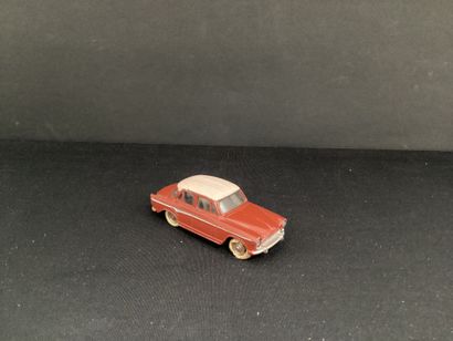 DINKY TOYS :
Simca Aronde P60, burgundy with...