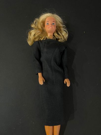 POUPEE Barbie vers 1988/90.
Dans sa boite...