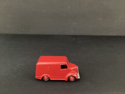DINKY TOYS :
Camionnette Trojan, rouge.
Réédition.
Sans...