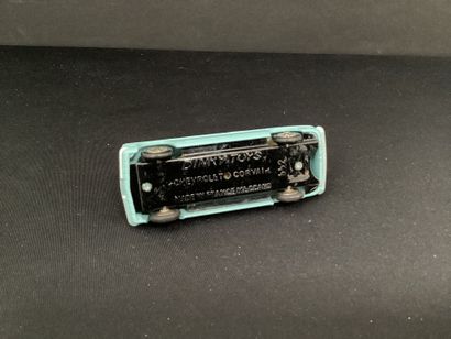 DINKY TOYS :
Chevrolet Corvair, bleu pâle.
Afrique...