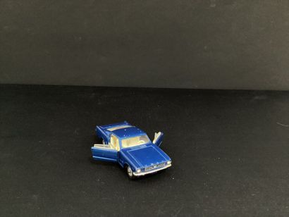 CORGI TOYS :
Ford mustang, blue.
Opening...