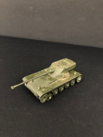 DINKY TOYS :
AMX 13 tank.
Used wear and broken...