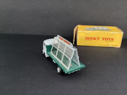 DINKY TOYS :
Camion Simca 