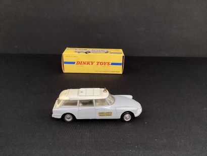 DINKY TOYS :
Ambulance Citroën ID 19 station...