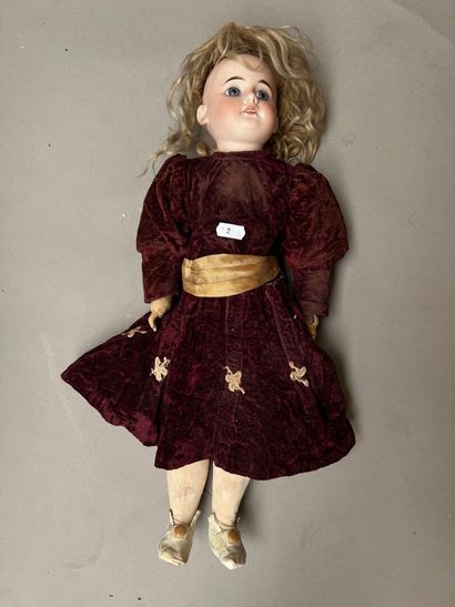POUPEE ALLEMANDE, avec tête en biscuit, bouche...